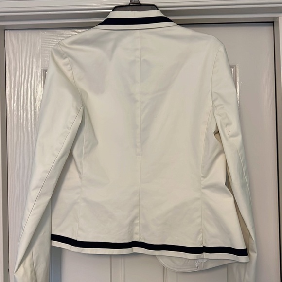 Beautiful white with black trim and gold buttons blazer - Picture 6 of 6